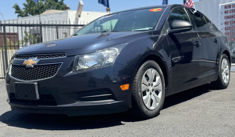 
								2014 Chevrolet Cruze LS Sedan 4D full									