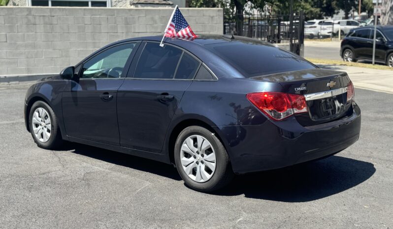 
								2014 Chevrolet Cruze LS Sedan 4D full									