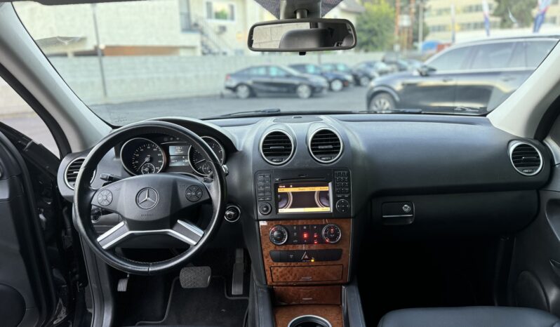 
								2009 Mercedes-Benz M-Class ML 350 Sport Utility 4D full									