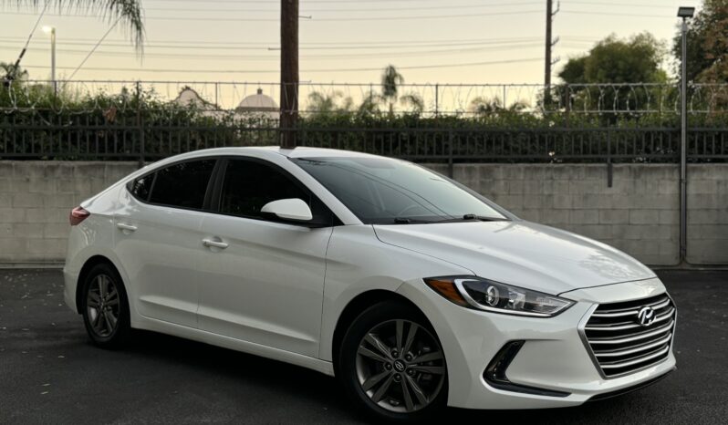 
								2018 Hyundai Elantra SEL Sedan 4D full									