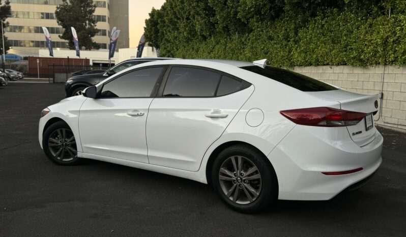 
								2018 Hyundai Elantra SEL Sedan 4D full									