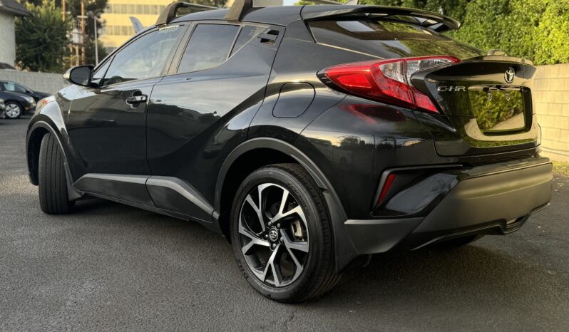 
								2018 Toyota C-HR XLE Sport Utility 4D full									